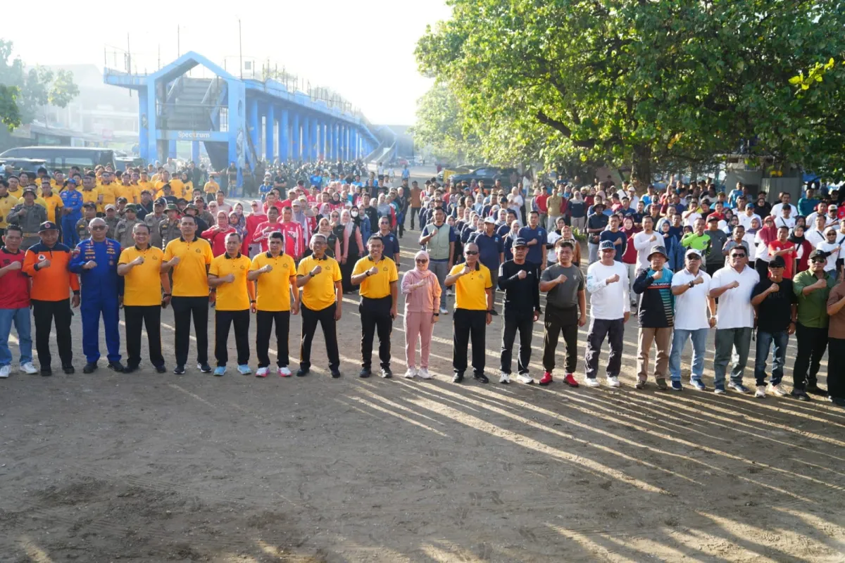 Kapolda Jabar Pimpin Aksi Bersih Pantai untuk Lestarikan Pangandaran