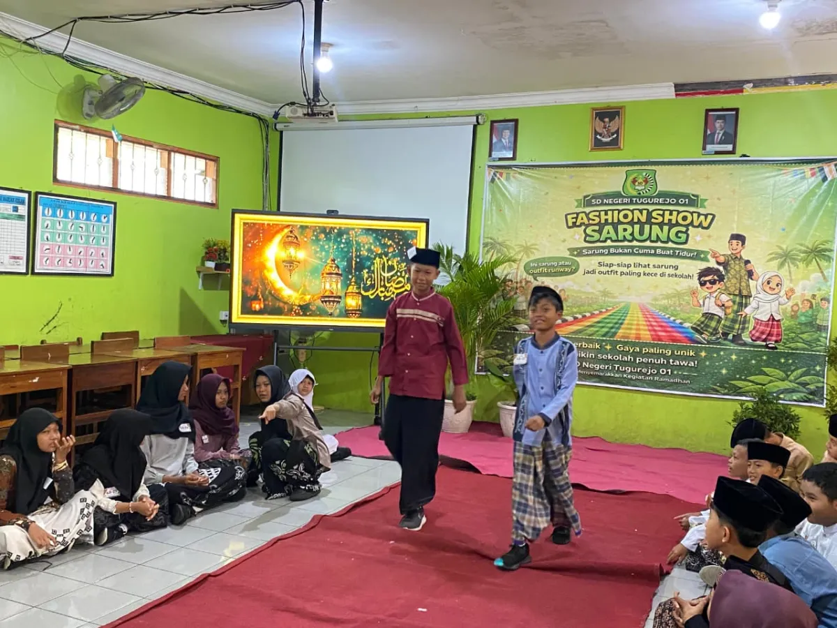Siswa SDN Tugurejo Gelar Fashion Show Sarung Sambut Ramadan