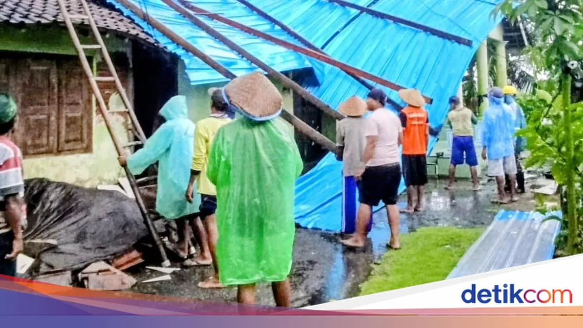 Puting Beliung Rusak 18 Rumah di Banyuwangi