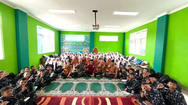 Siswa MTsN 2 Bukittinggi Ikuti Kegiatan Tahsinul Qur'an untuk Cintai Al-Qur'an