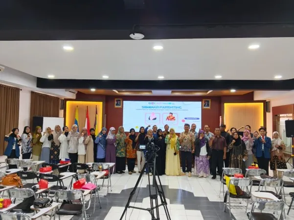 Seminar Parenting FKM UNAIR: Wali Mahasiswa Didorong Jadi Mitra Sukses Gen Z