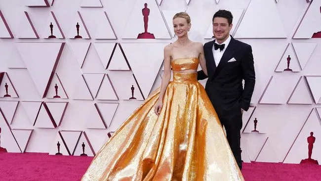 Carey Mulligan Gunakan Daun Kubis di Red Carpet untuk Atasi Payudara Bengkak