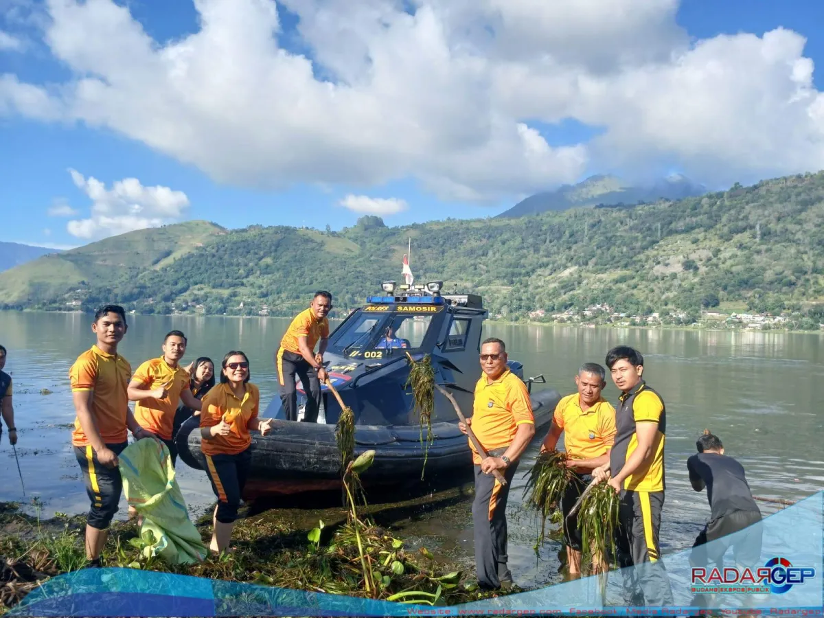 Polres Samosir Gelar Aksi Bersih di Water Front Pangururan untuk Jaga Kebersihan Wisata