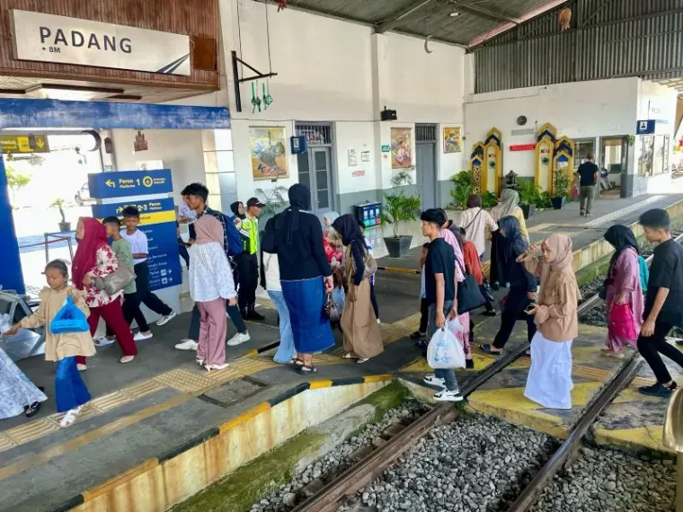 Stasiun Padang: Pusat Transportasi Kereta Api di Sumatera Barat