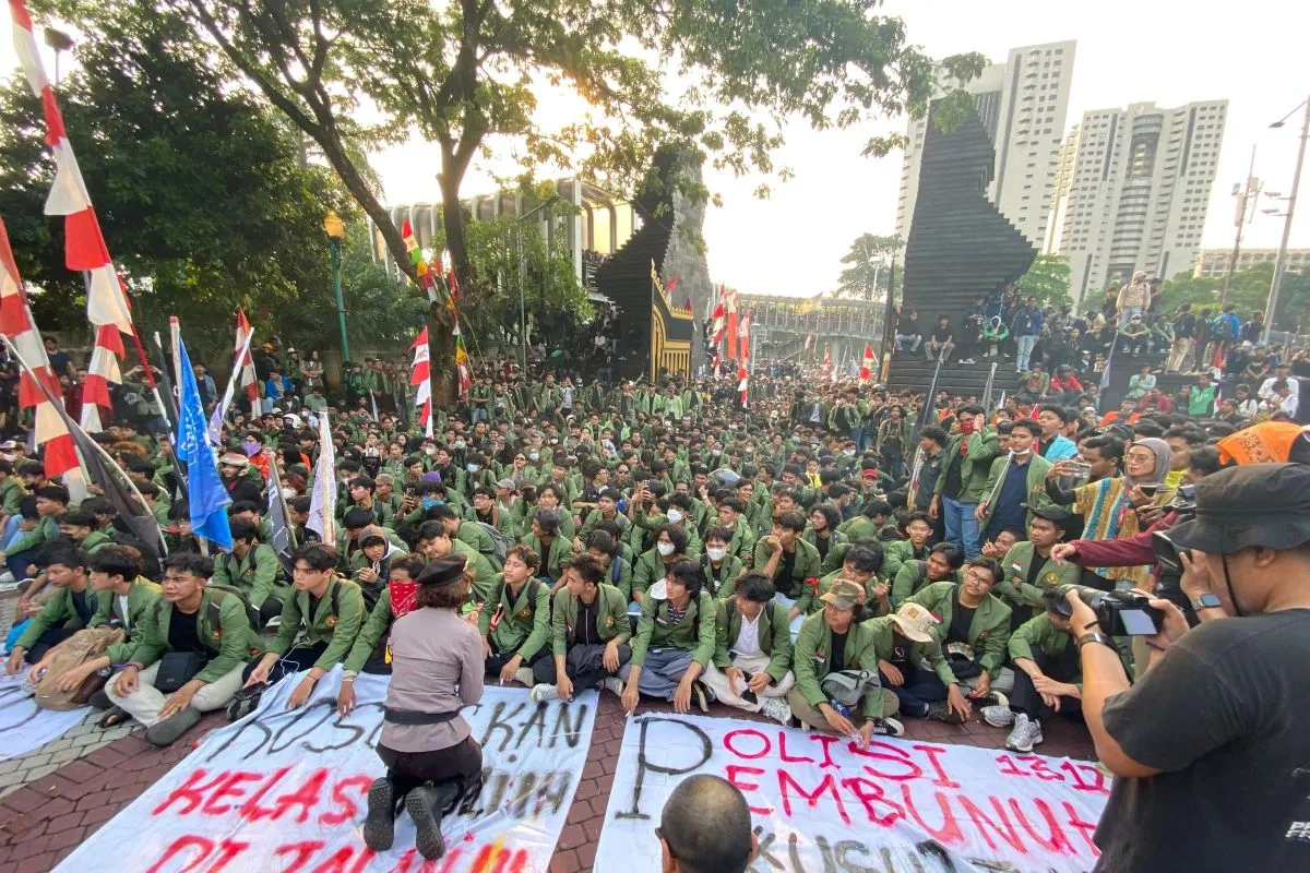 Mahasiswa UPN Melakukan Unjuk Rasa di Polda Metro Jaya
