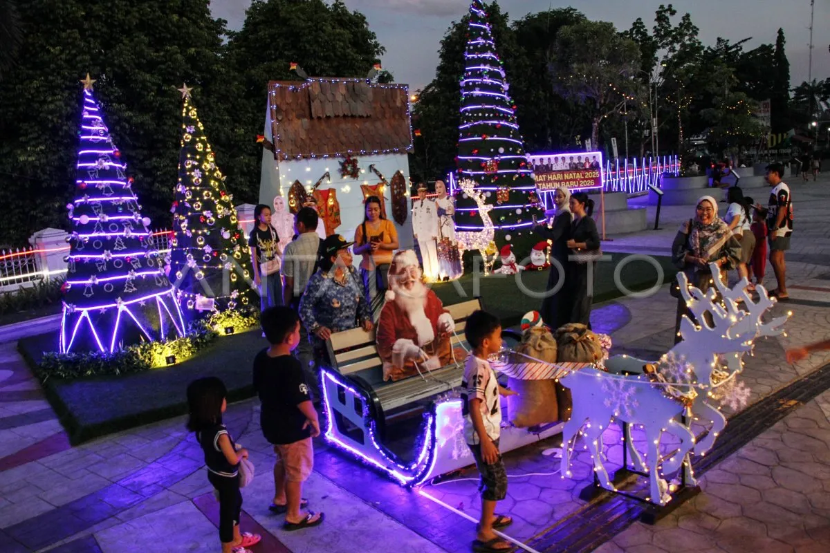 Pohon Natal Unik Berhias Kearifan Lokal di Palangka Raya