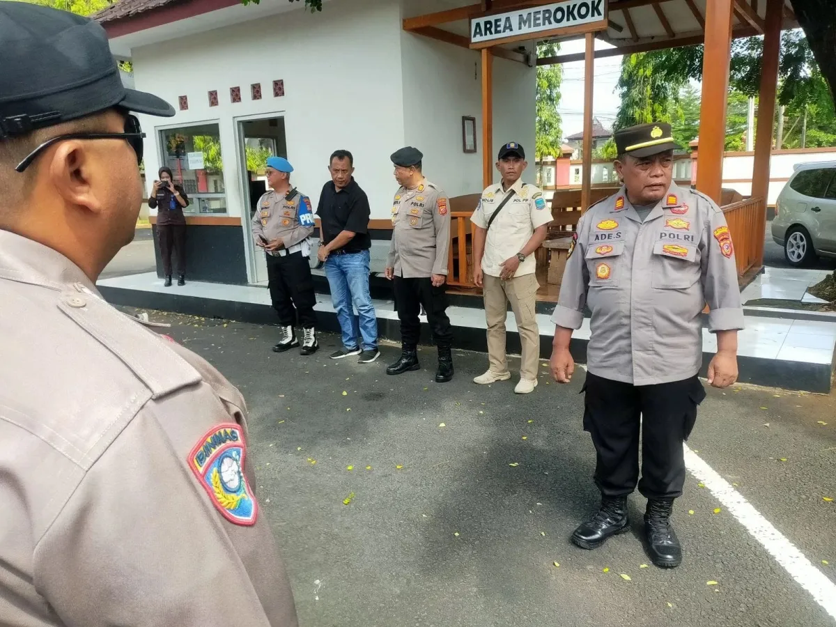 Kapolsek Parigi Pimpin Apel Persiapan Pengamanan Audiensi Forum Warga Pasar Wisata Pangandaran