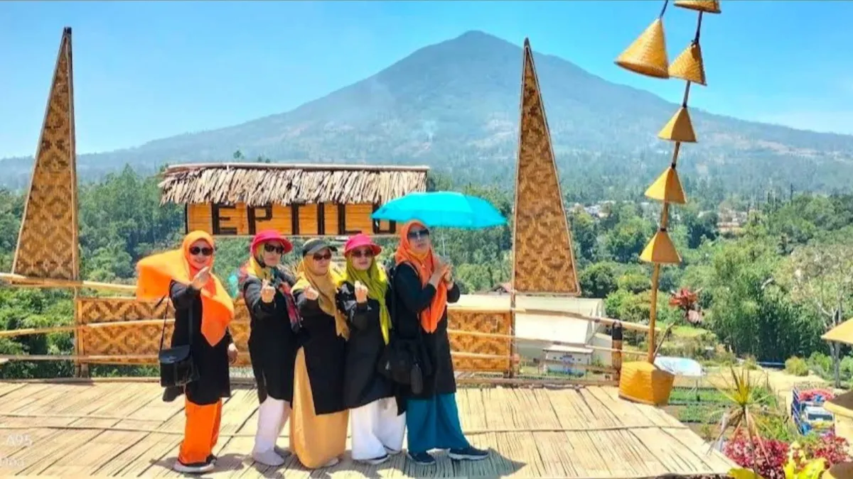 Kebun Edukasi Eptilu: Model Pertanian Modern Berbasis Teknologi di Garut