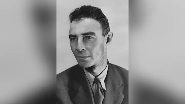Menyelami Pemikiran Robert Oppenheimer Melalui 13 Kutipan Inspiratif