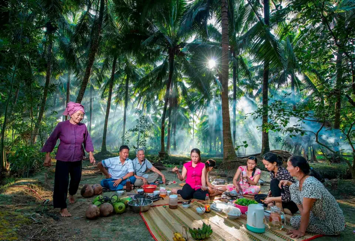 Wisatawan Internasional Rayakan Tahun Baru Imlek di Delta Mekong