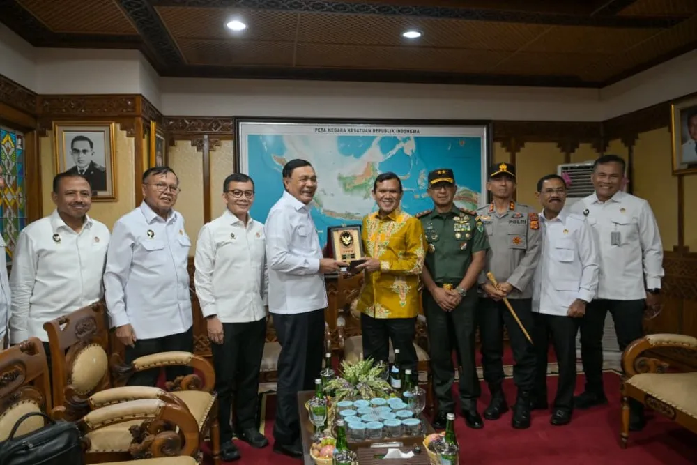 Wagub Fadhlullah Diskusikan Isu Strategis dengan Menko Polhukam