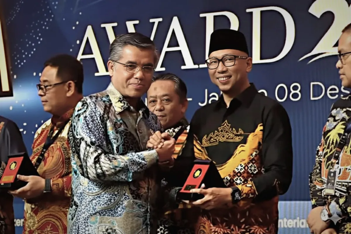 Gubernur Rahmat Mirzani Djausal Terima Penghargaan Pembina Produktivitas 2025