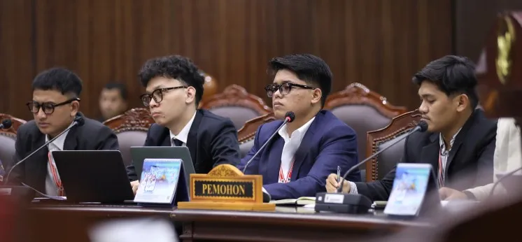 Protes Tunjangan Pensiun Anggota DPR: Mahasiswa dan Dosen Gugat di MK