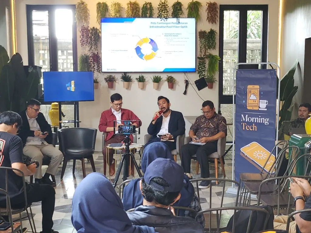 Diskusi Terkait Tantangan Regulasi dalam Infrastruktur Telekomunikasi