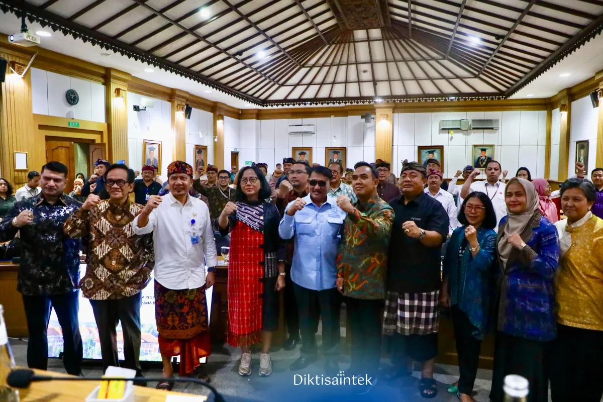 Kemdiktisaintek dan Komisi X DPR RI Bahas Strategi Pendidikan Tinggi di Bali