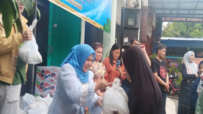 Ginsi Jatim Bagikan Paket Sembako dan Takjil untuk Masyarakat di Bulan Ramadan