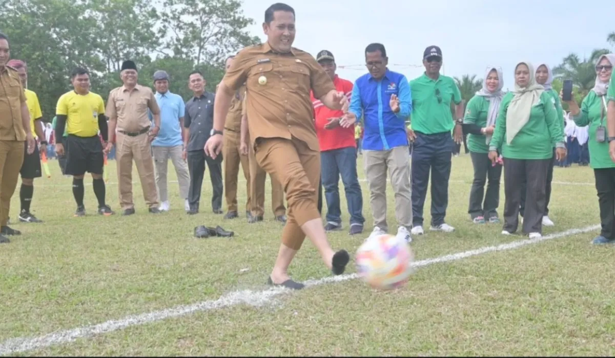 Bupati M. Syukur Resmikan Turnamen JSFL 2025 untuk Kembangkan Bakat Sepak Bola
