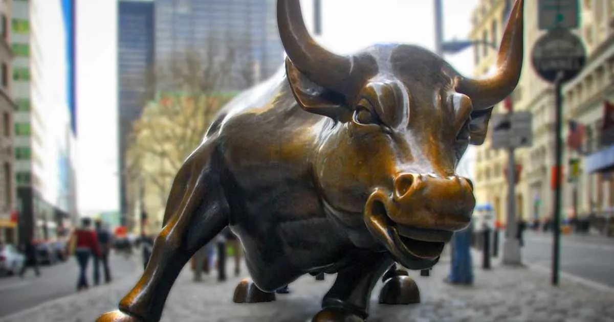 Pasar Saham AS Menguat, S&P 500 dan Dow Jones Cetak Rekor Meski Isu The Fed Muncul