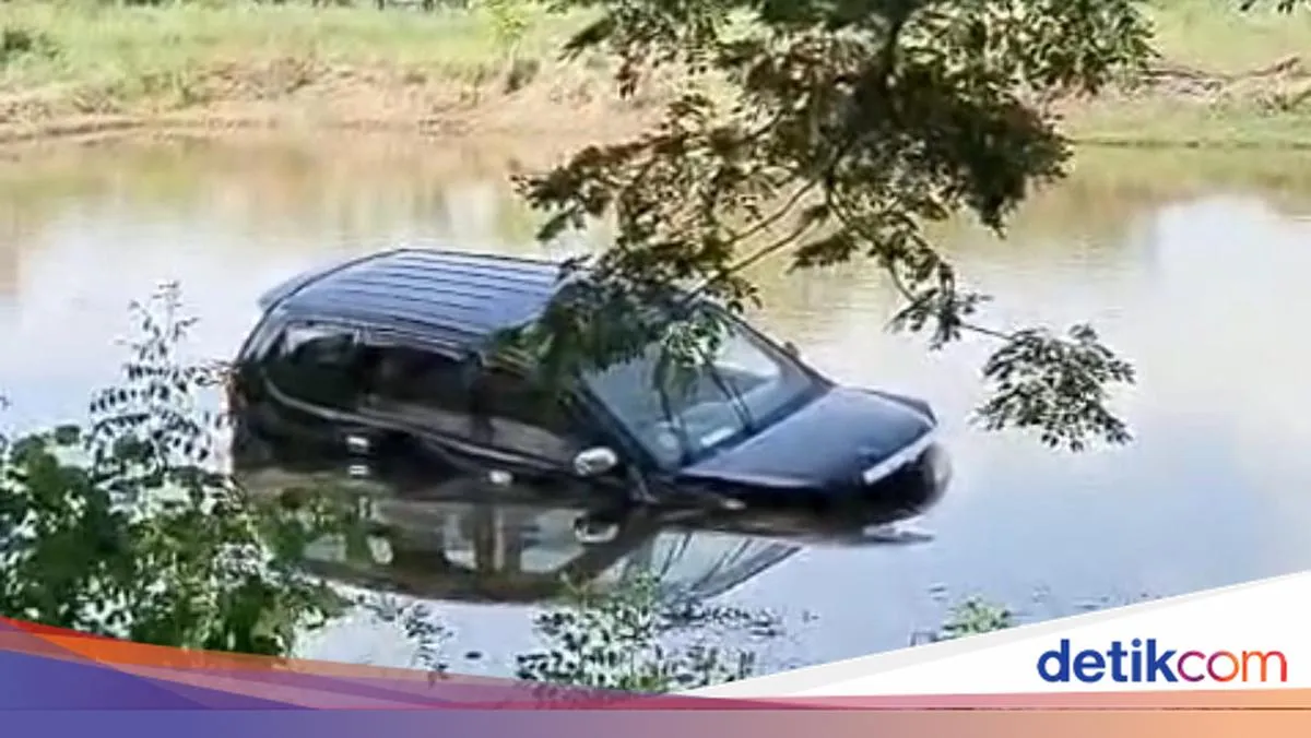 Kecelakaan Mobil di Jalan Poros Pangkep-Barru, Sopir Diduga Mengantuk