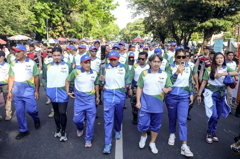 Selebritas Dukung Kesetaraan di Pawai Obor Peparnas 2024
