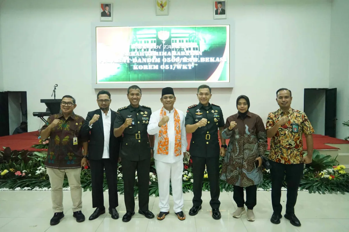 Plt Bupati Bekasi Tekankan Sinergi TNI dan Pemda dalam Sertijab Dandim