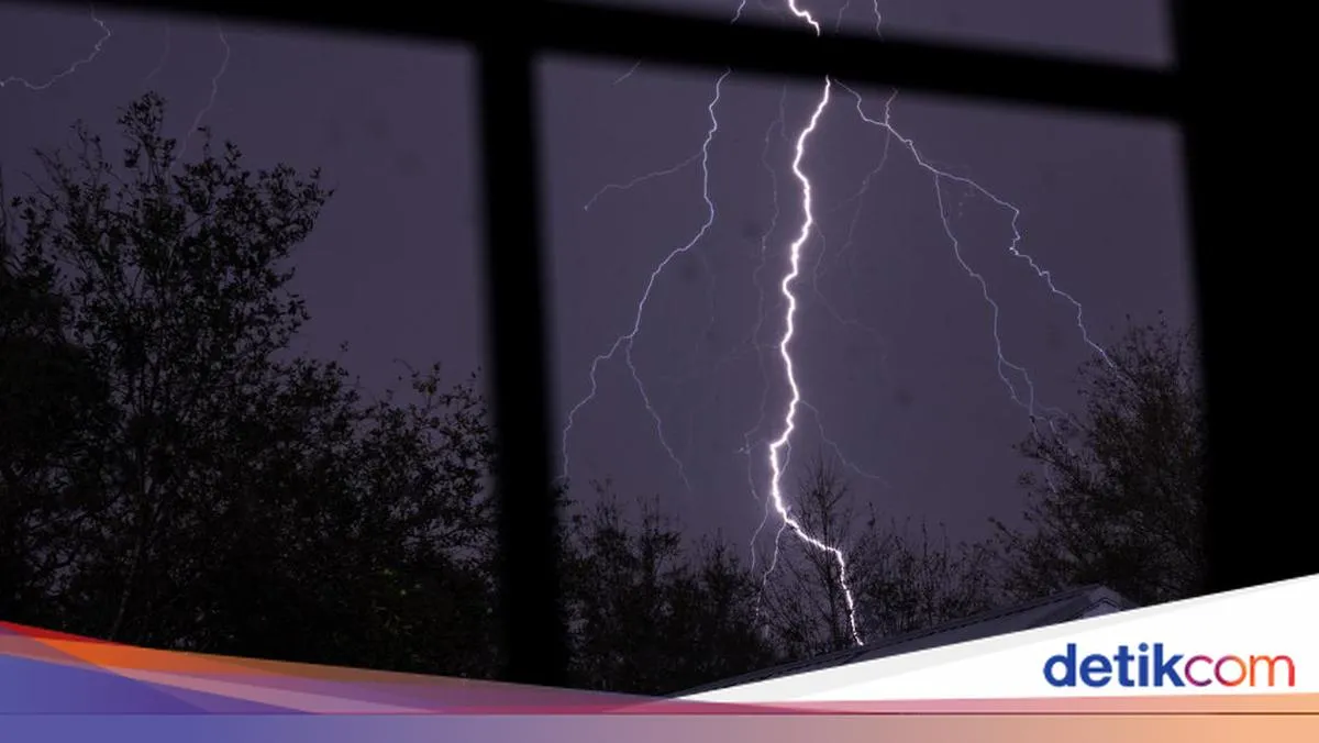 Pria di Bogor Meninggal Dunia akibat Tersambar Petir saat Memperbaiki Gerbang Perumahan