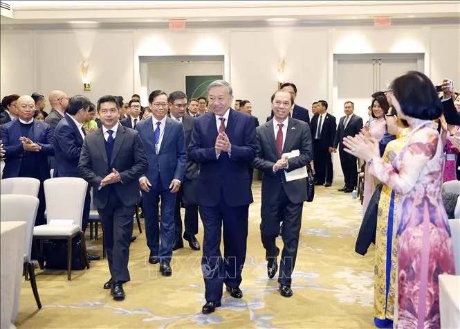 To Lam Bertemu Komunitas Vietnam di AS
