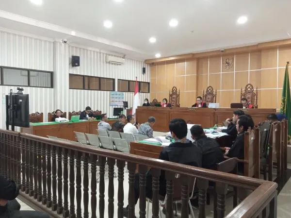 Kontradiksi Saksi Kunci Warnai Sidang Korupsi IUP Kaltim