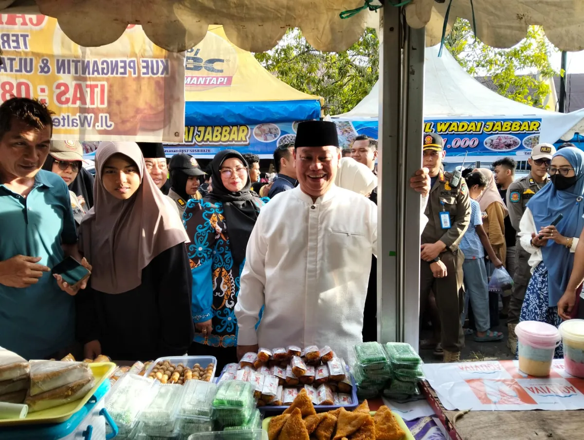 Bupati Kotim Resmikan Bazar Kuliner Ramadan di Taman Kota Sampit