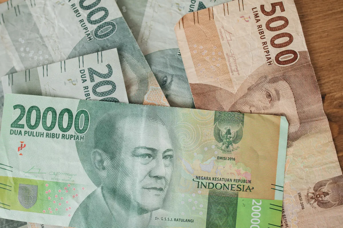 Rupiah Melemah ke Rp16.820 per Dolar AS di Tengah Ketidakpastian Global