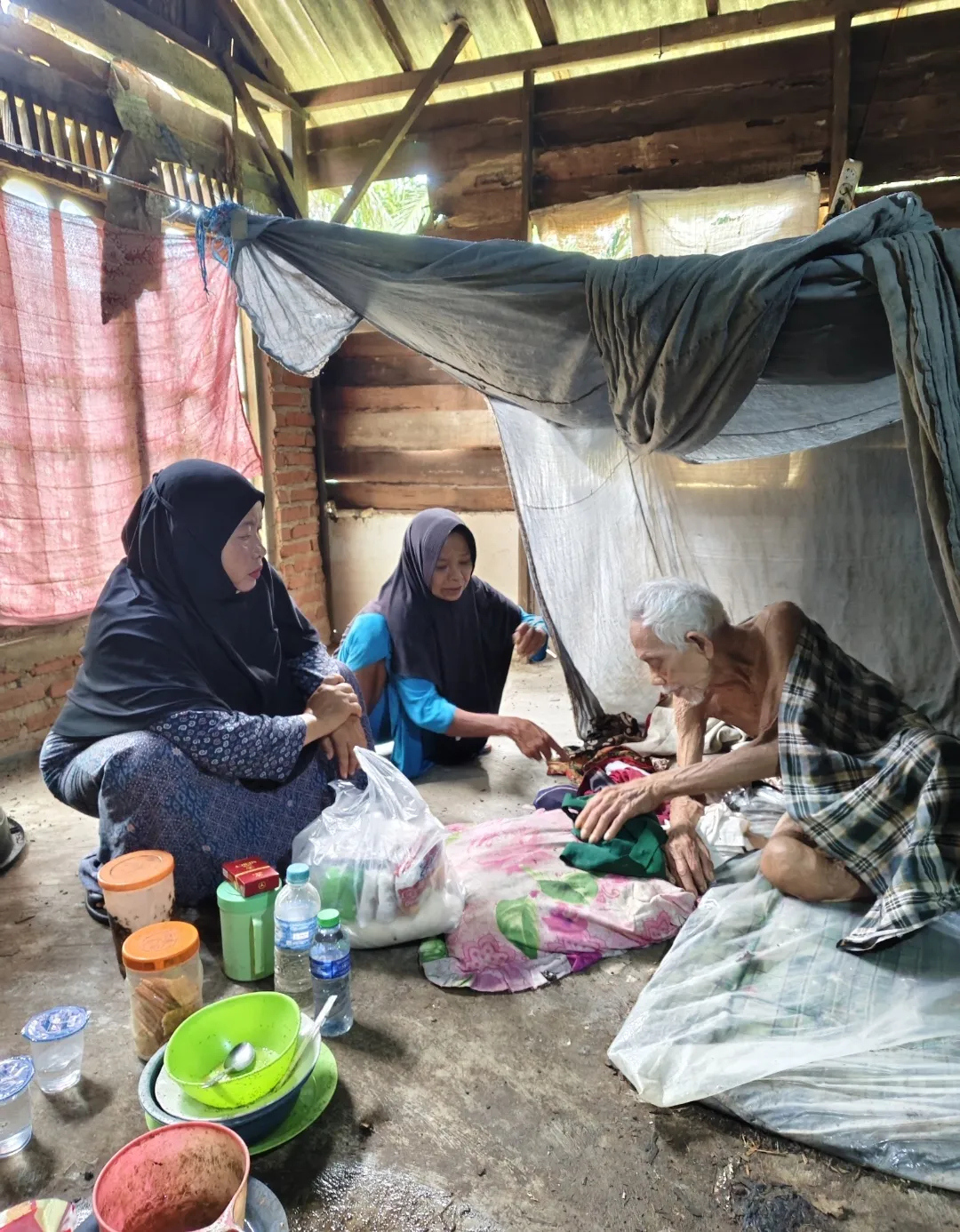 Keluarga Penyandang Disabilitas dan Lansia Hidup dalam Kemiskinan di Desa Telaga