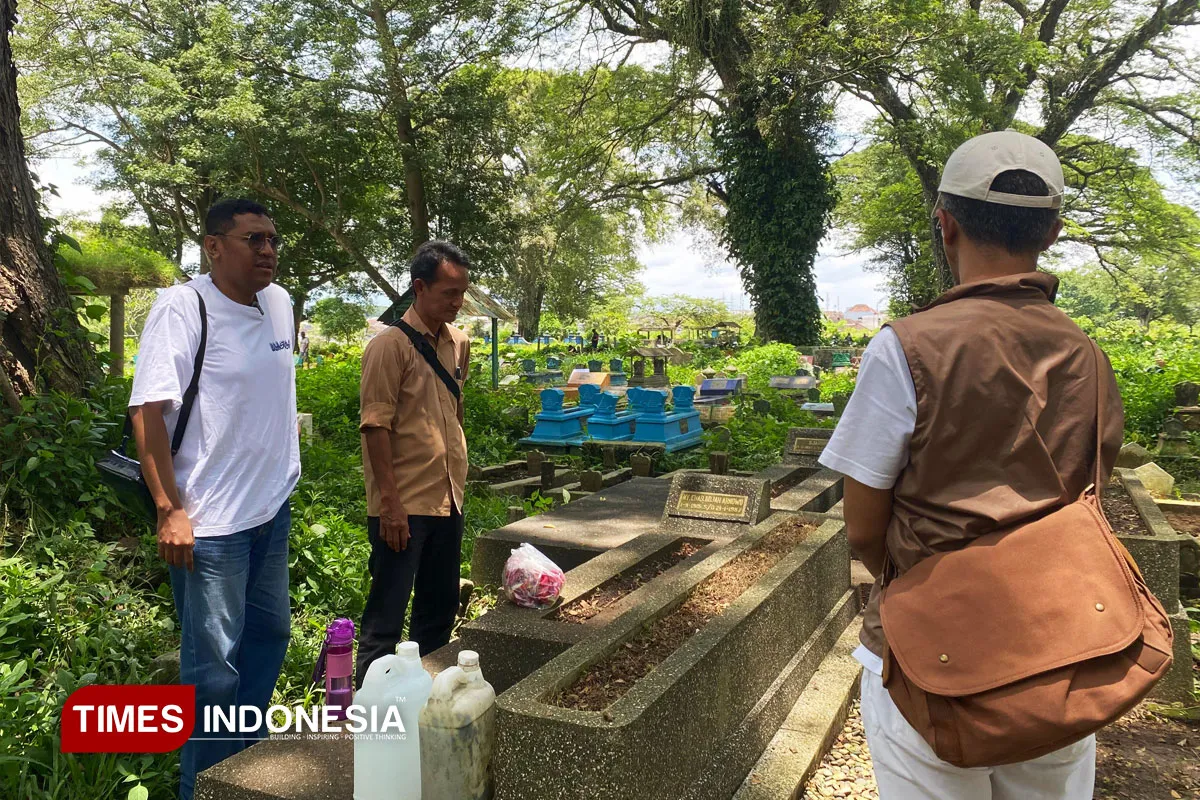 Jejak Akar Kudusan dan Perdagangan di Pusara Keluarga Doel Arnowo