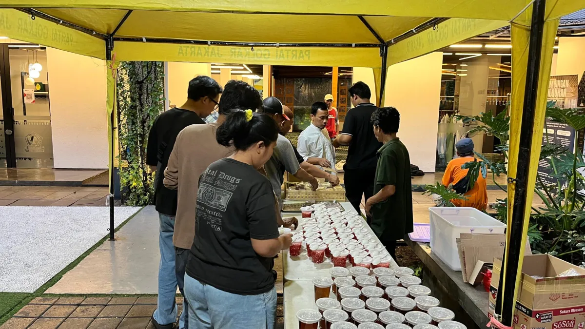 Masjid Al Akbar Golkar DKI Berbagi 100 Nasi Box dan Ta’jil Setiap Hari di Ramadhan