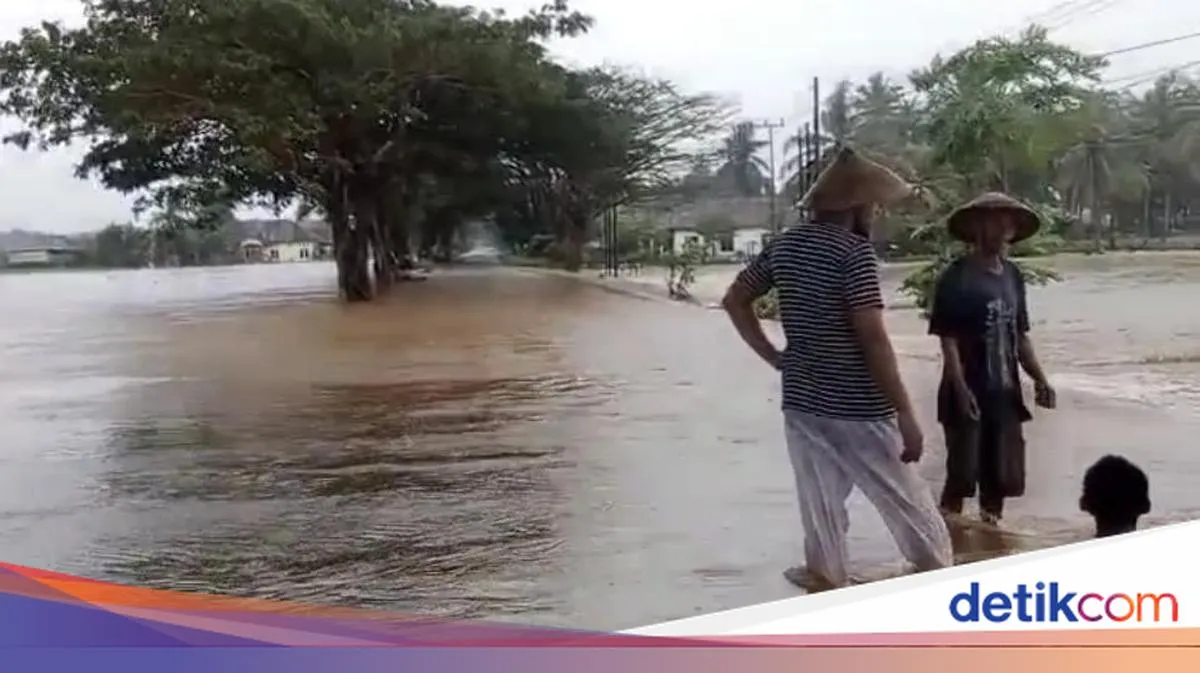Banjir Rendam Jalan Poros Bone-Sinjai, Akses Lalu Lintas Terputus