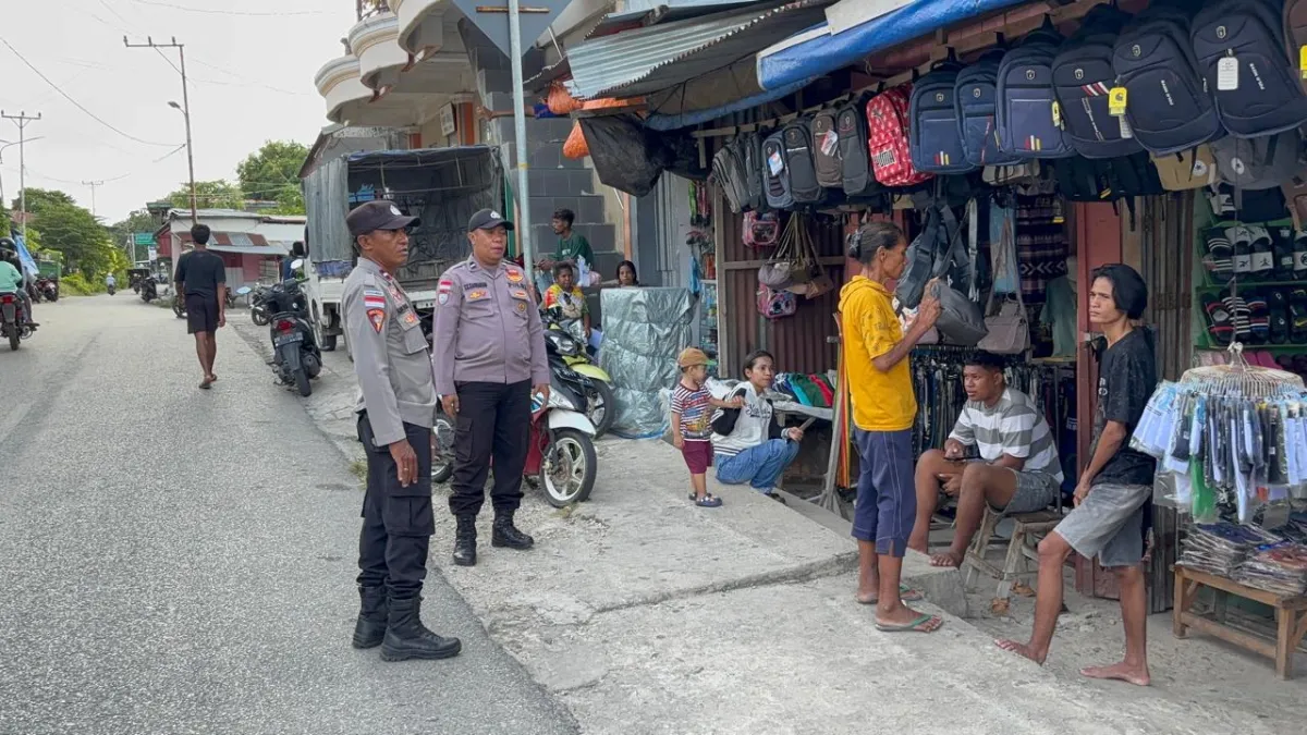 Polsek Kisar Gelar Patroli Harkamtibmas, Ajak Warga Jaga Keamanan Bersama