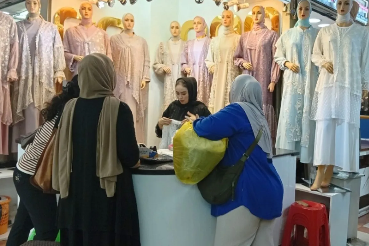 Gamis Unik Mendominasi Pasar Tanah Abang Jelang Lebaran