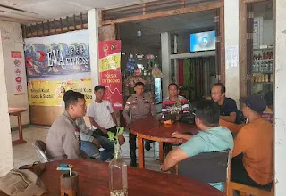 Polsek Entikong Gelar Jumat Curhat untuk Meningkatkan Hubungan dengan Warga