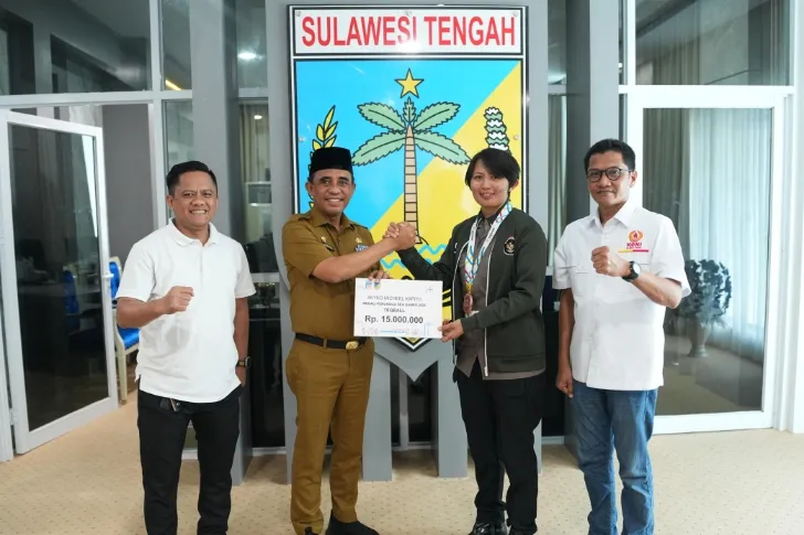 Gubernur Sulteng Serahkan Bonus kepada Atlet Berprestasi SEA Games 2025