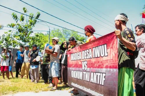 Aksi Unjuk Rasa Warga Desa Iwul di Kantor DPRD Kabupaten Bogor Terkait Konflik Agraria