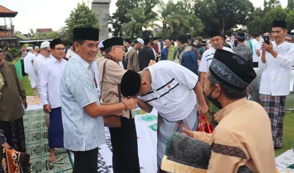 Wakil Bupati Buleleng Dorong Toleransi dan Kerukunan Umat Beragama dalam Sholat Idul Fitri