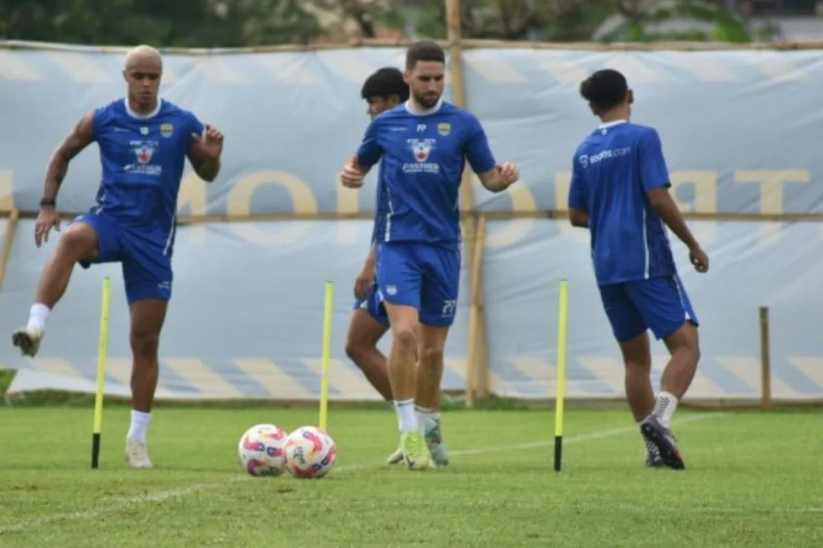 Persib Latihan Malam Hari Selama Ramadhan untuk Optimalisasi Performa