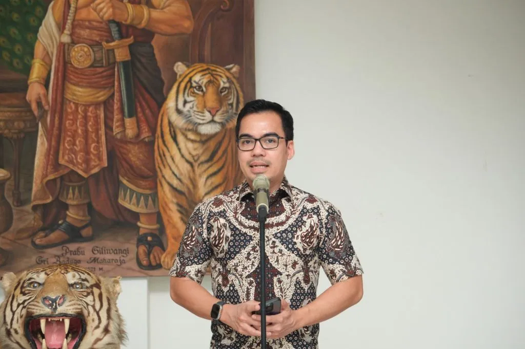 Peruri Serahkan Ambulans untuk Dukung Kesiapsiagaan Kodim Karawang