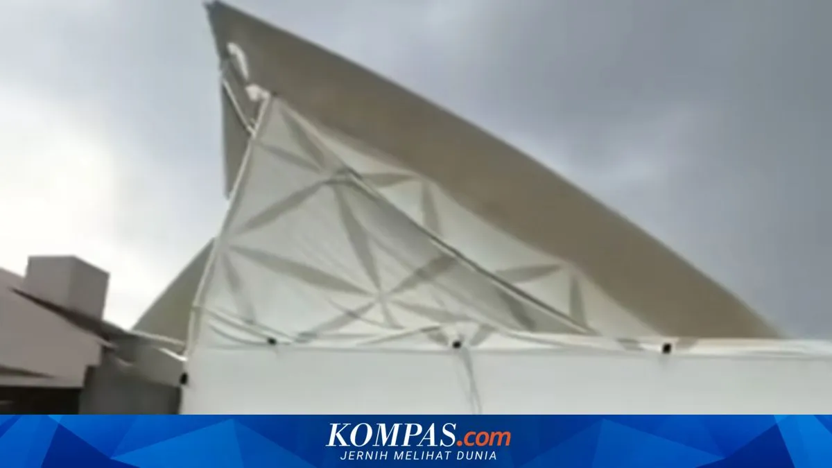 Turnamen Padel Selebritas Dihentikan Setelah Atap Lapangan Roboh
