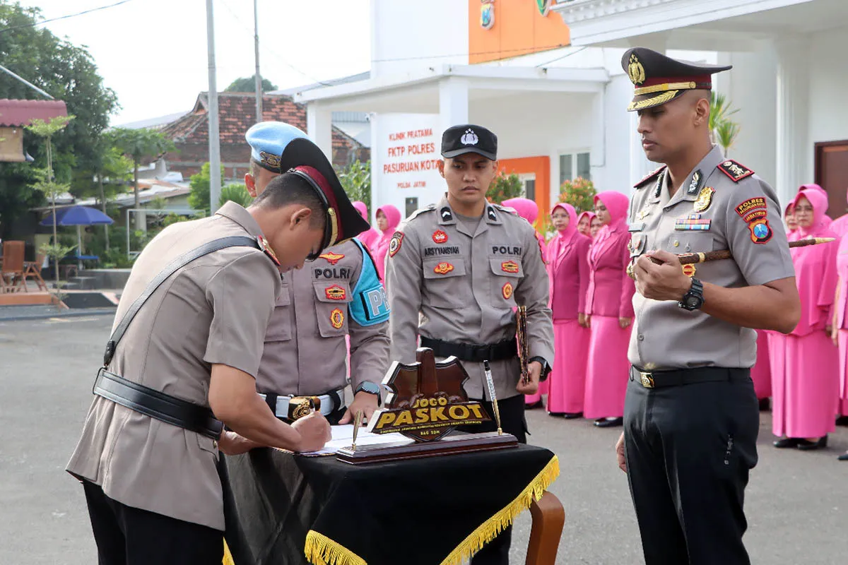 Kapolres Pasuruan Kota Lakukan Rotasi Pejabat Utama untuk Penyegaran Organisasi