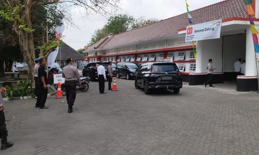 Polsek Kasihan Amankan Kunjungan Deputi Politik ke SRMA 19 Bantul