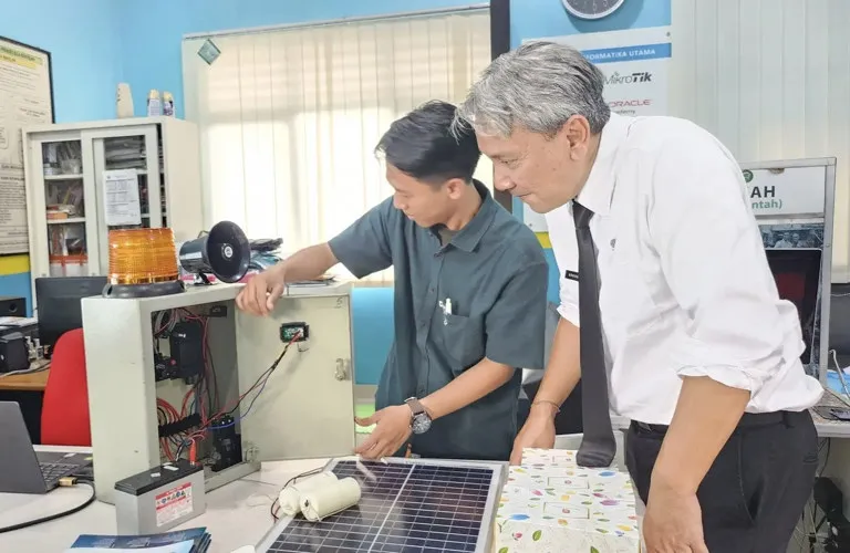 Inovasi Alat Deteksi Banjir oleh SMK Informatika Utama Depok