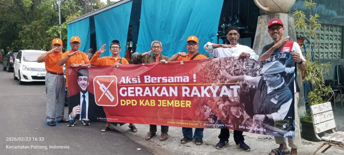 Ulang Tahun Pertama, Ormas Gerakan Rakyat Bagikan Takjil di Jember