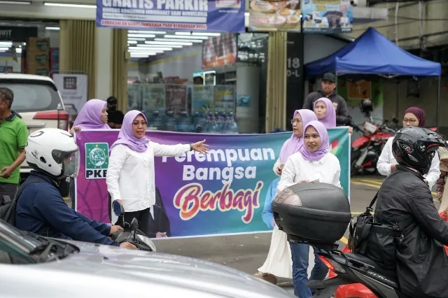 Perempuan Bangsa Lanjutkan Tradisi Berbagi Takjil Setiap Jumat di Ramadan