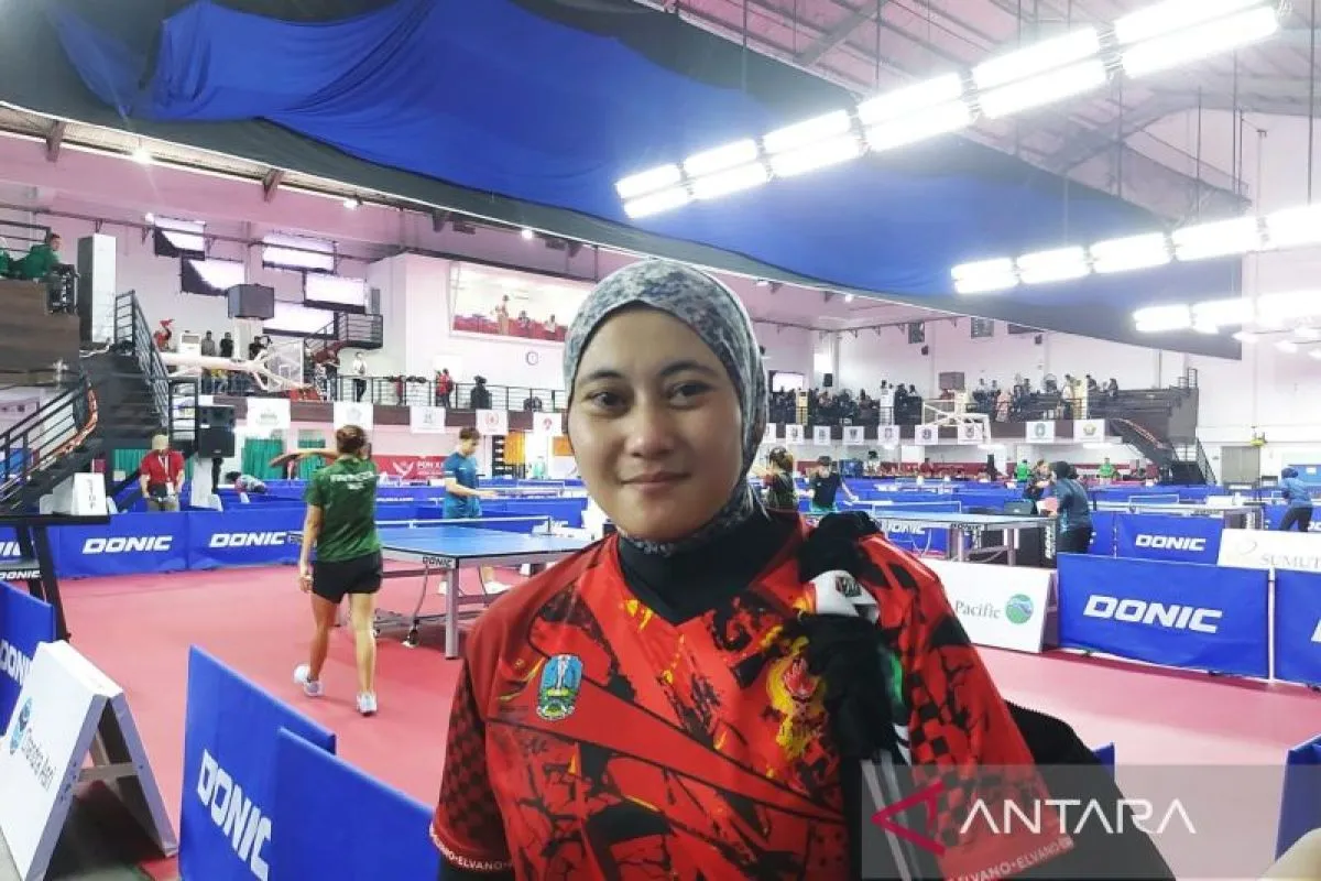 Christine Ferliana dan Jilbab Loreng yang Membawa Hoki