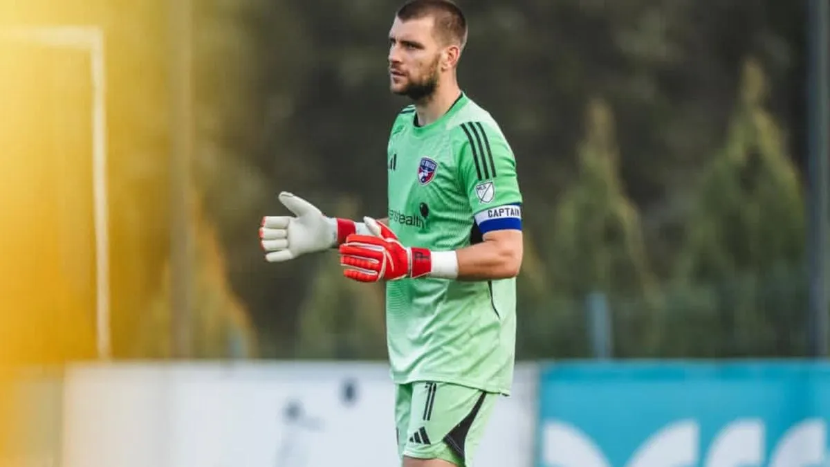 Maarten Paes Ambil Alih Posisi Kiper Utama Ajax Usai Cedera Jaros